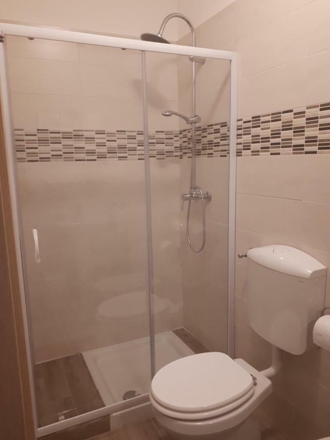 Le Camere Di Sabrina Con Bagno In Camera Sarzana Exterior foto